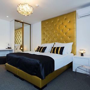 B Gold B&B